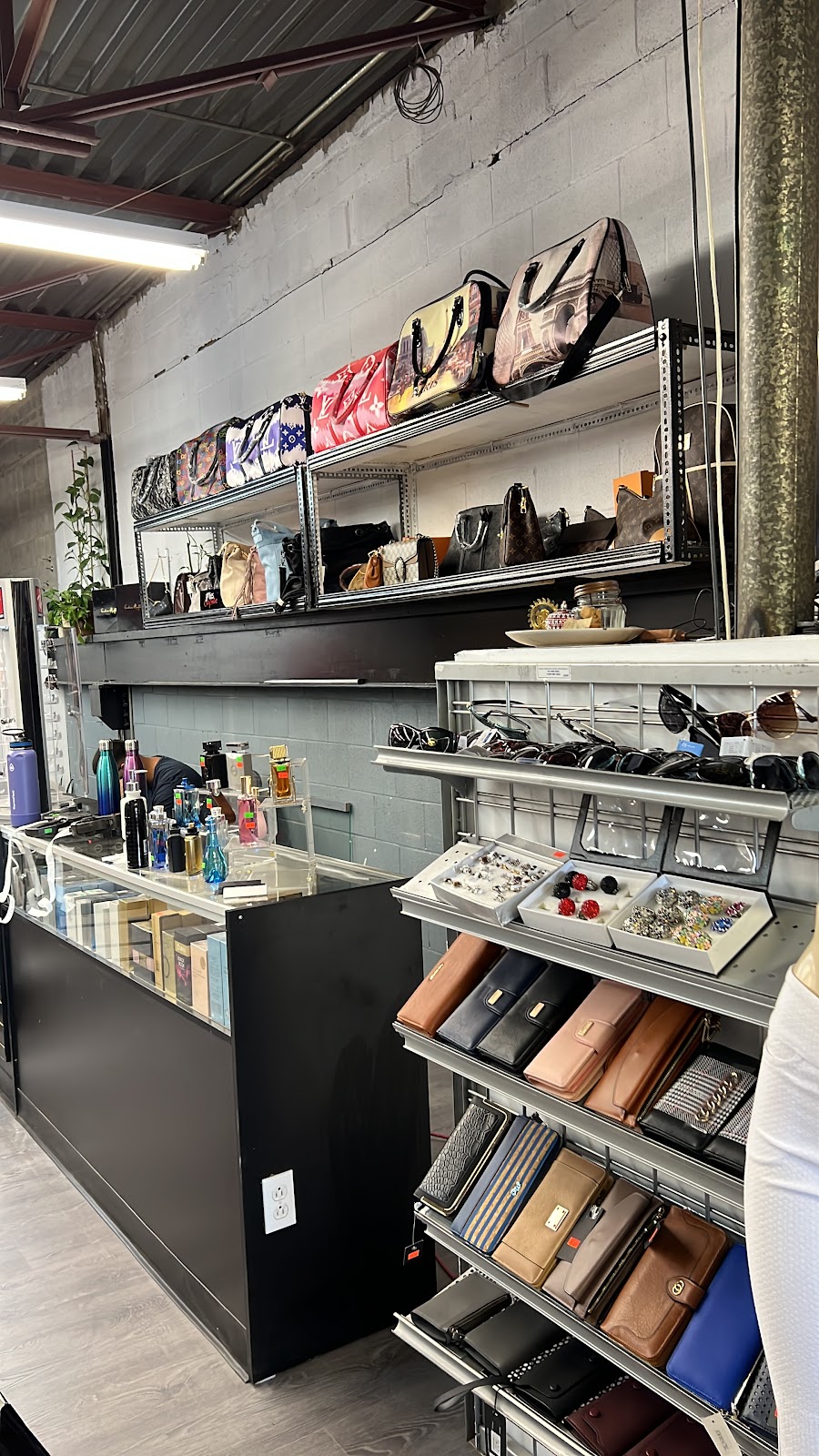 Boutique Sonia G | 11465 Av. Philippe-Panneton, Montréal RDP, QC H1E 4M1, Canada | Phone: (514) 564-7662