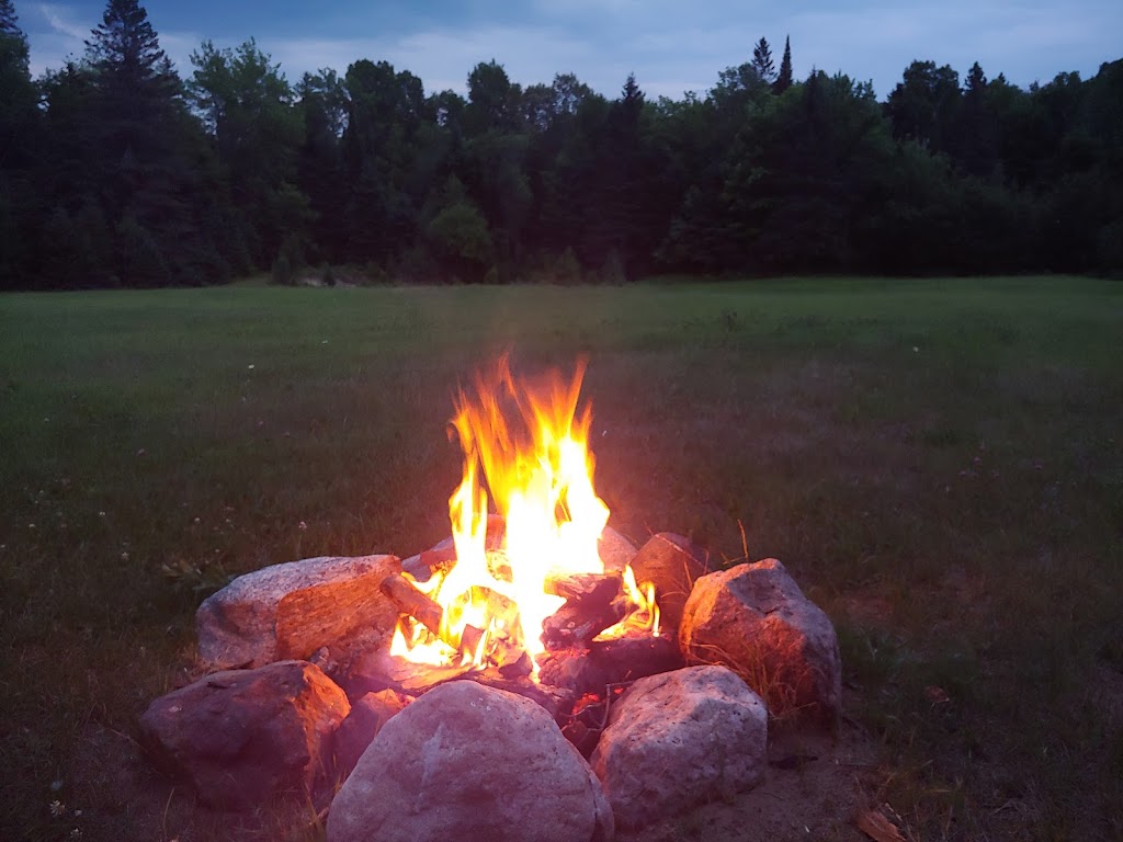 Cabins on the York | 669 S Baptiste Lake Rd, Bancroft, ON K0L 1C0, Canada | Phone: (613) 332-3096