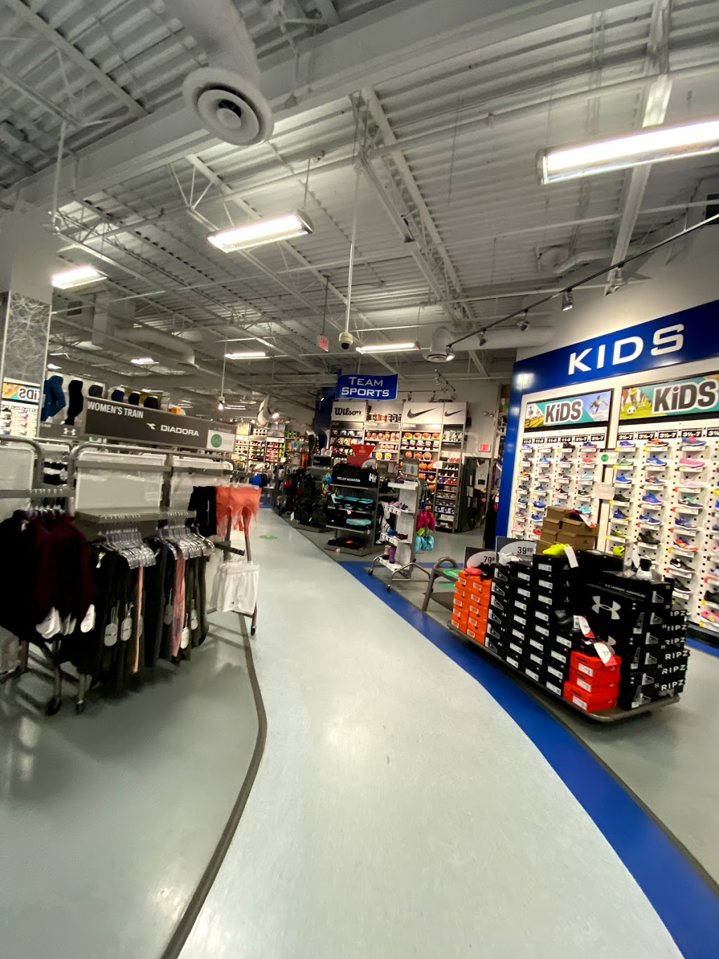 Sport Chek | 1151 10 Ave SW, Salmon Arm, BC V1E 1T3, Canada | Phone: (250) 833-1082
