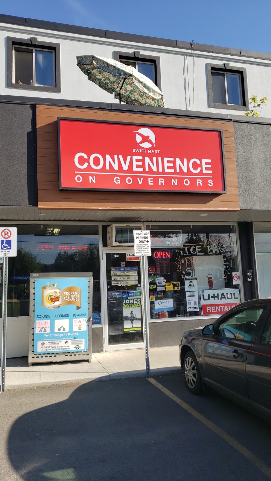 Swift Mart | convenience store | 234 Governors Rd, Dundas, ON L9H 3K2, Canada | 9056271117 OR +1 905-627-1117