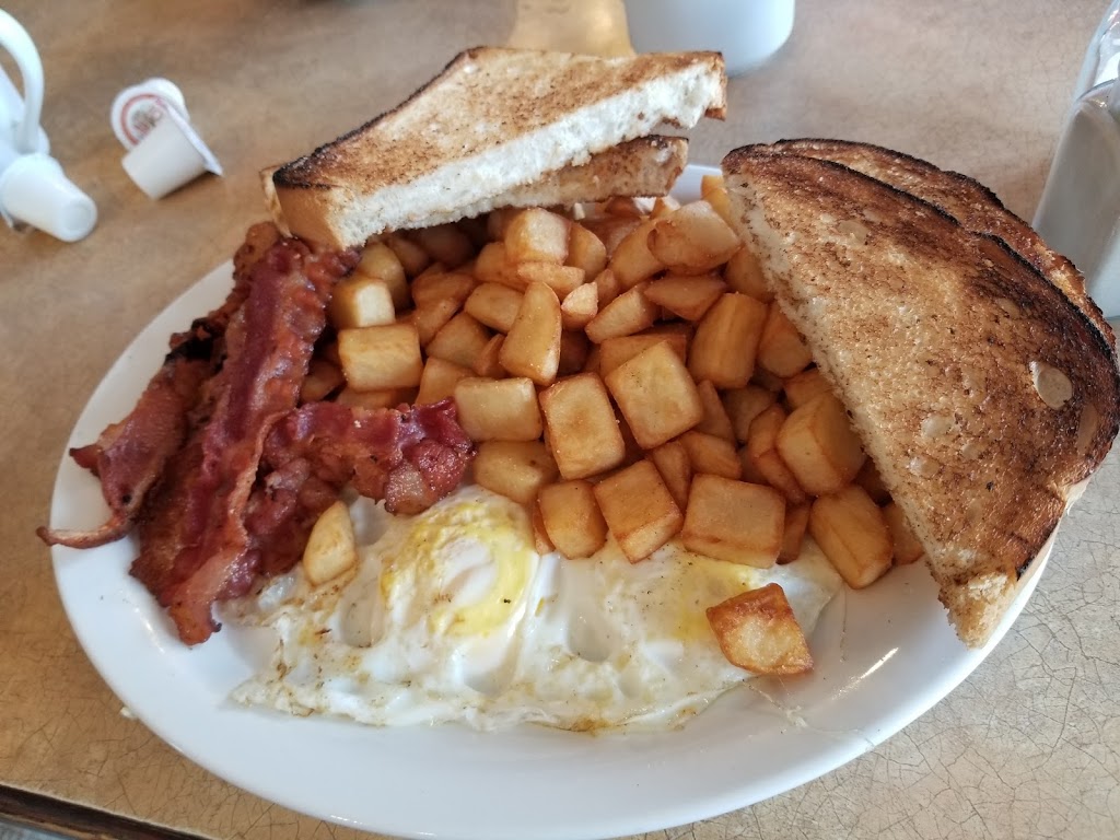 Sams Family Restaurant | 2 Centennial Dr, Cornwall, PE C0A 1H0, Canada | Phone: (902) 370-7267