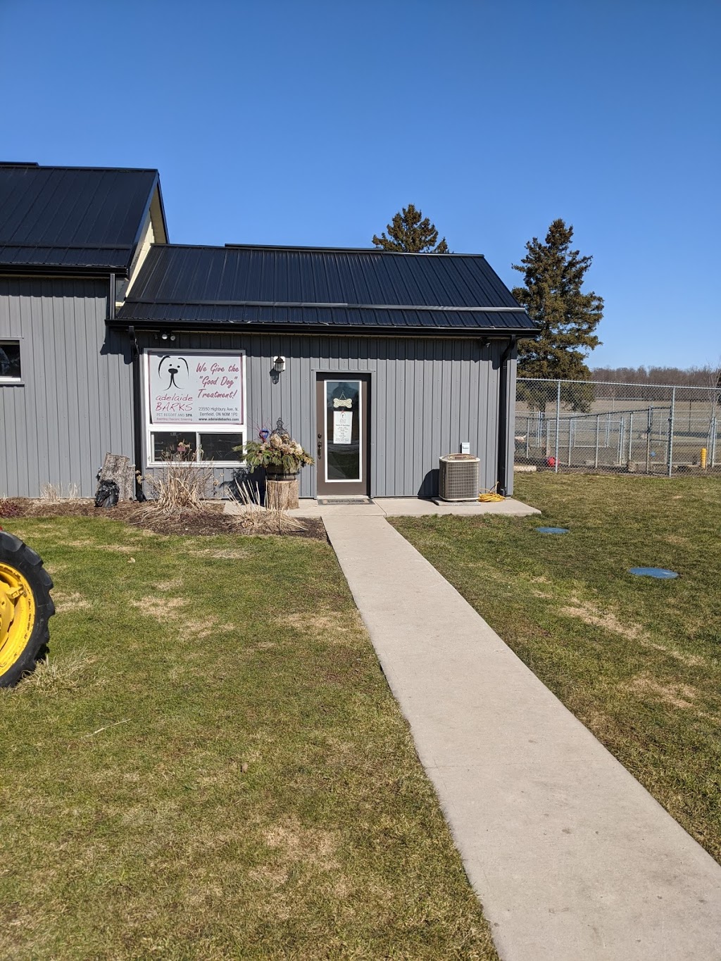 Adelaide Barks Dog Daycare and Boarding | 23550 Highbury Ave N, London, ON N0M 1P0, Canada | Phone: (519) 854-1214