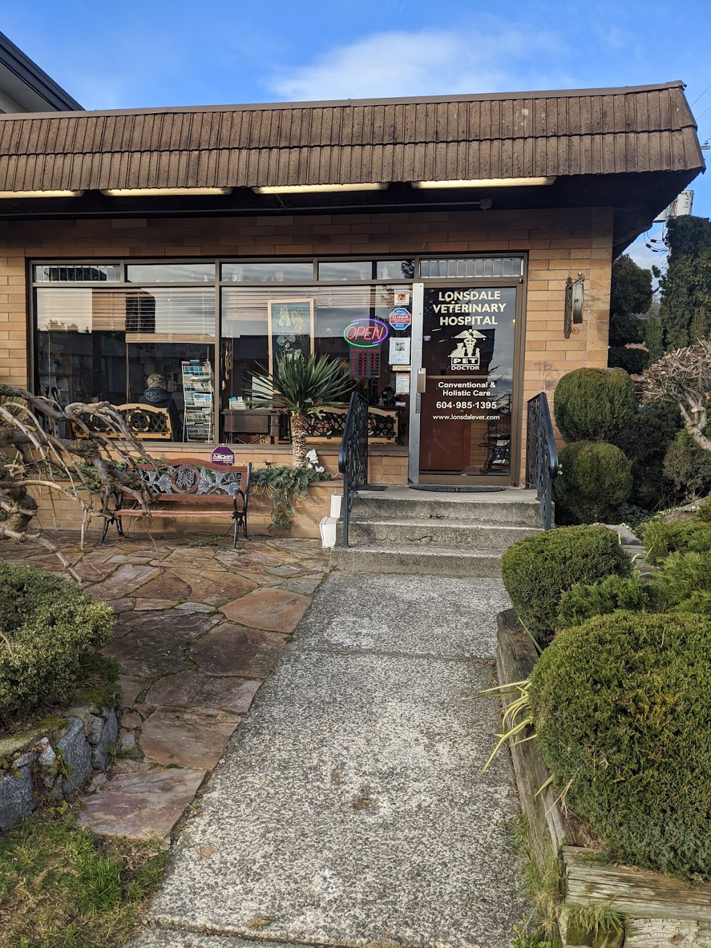 Lonsdale Veterinary Hospital | 116 20th St W, North Vancouver, BC V7M 1Y4, Canada | Phone: (604) 985-1395