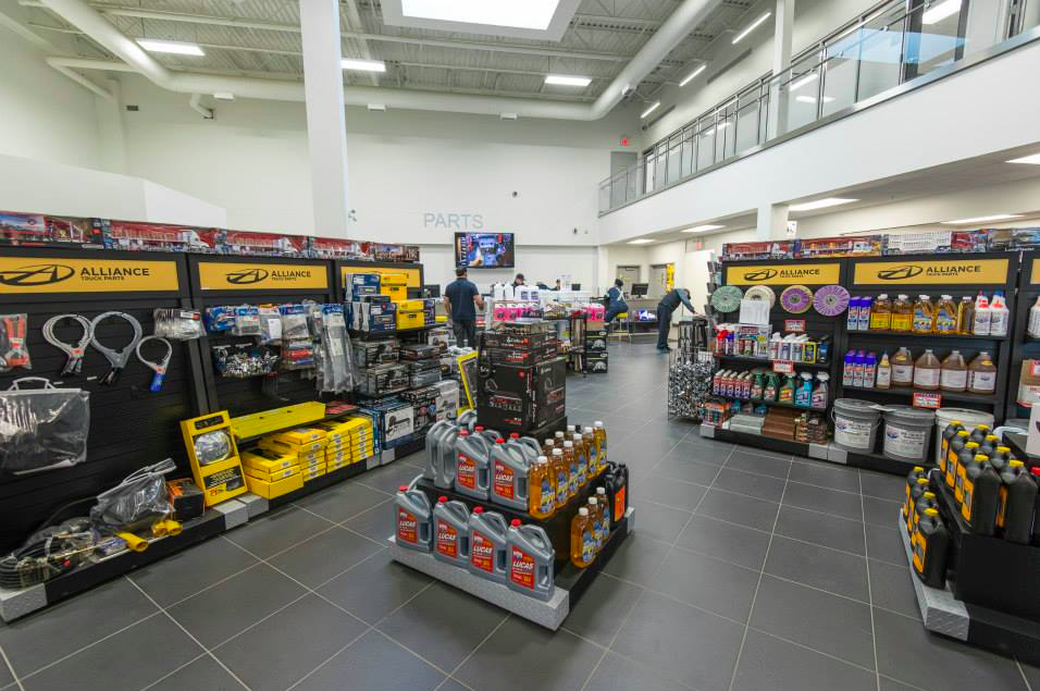 New West Truck Centres | 5925 79 Ave SE, Calgary, AB T2C 5K3, Canada | Phone: (403) 569-4800