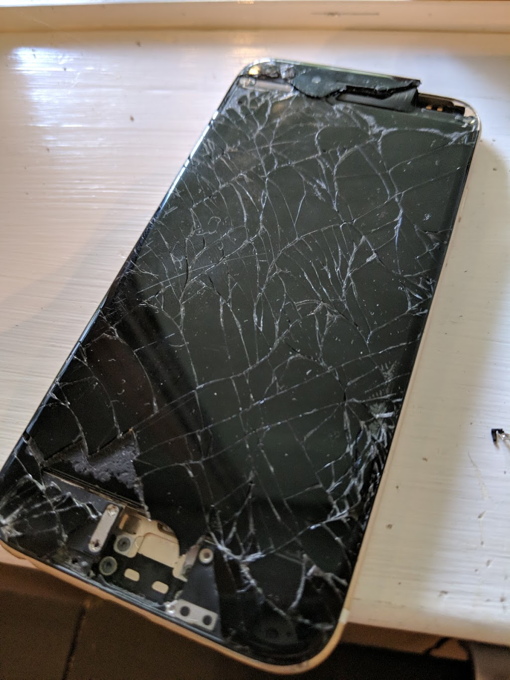 Coast Cell Repair | Eagle Dr, Halfmoon Bay, BC V0N 1Y1, Canada | Phone: (604) 741-2541