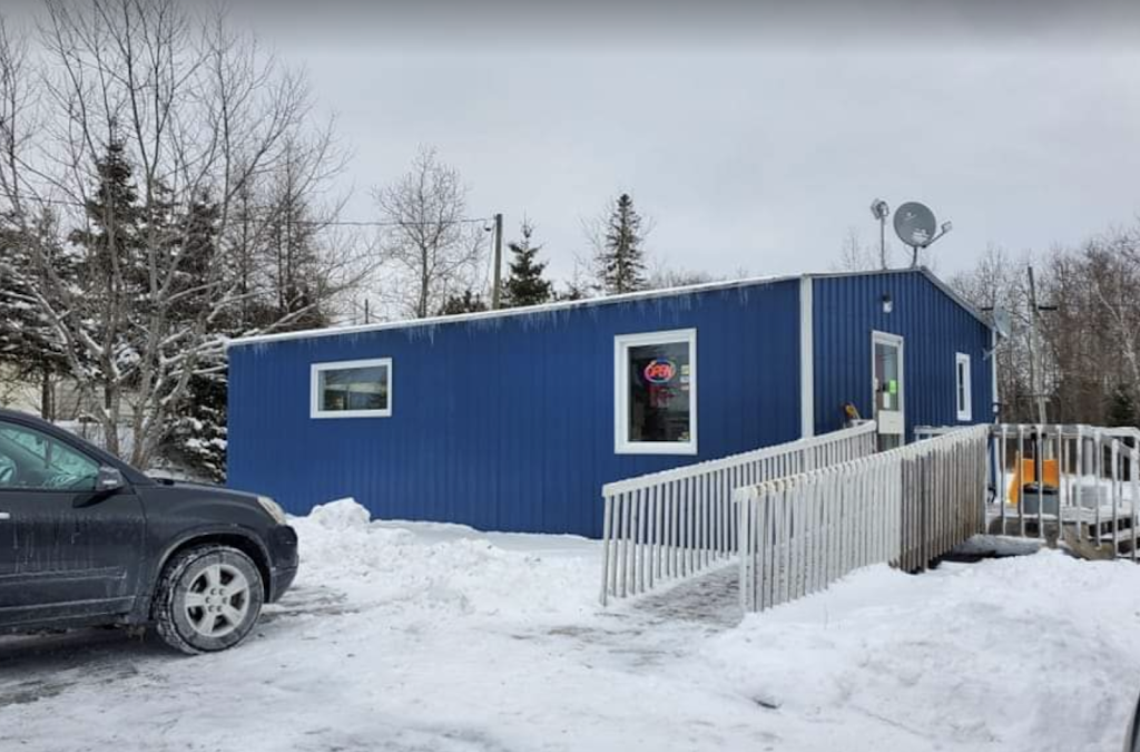 Choppers chipstand and grocery store | 34 Main St, Latchford, ON P0J 1N0, Canada | Phone: (705) 679-3085