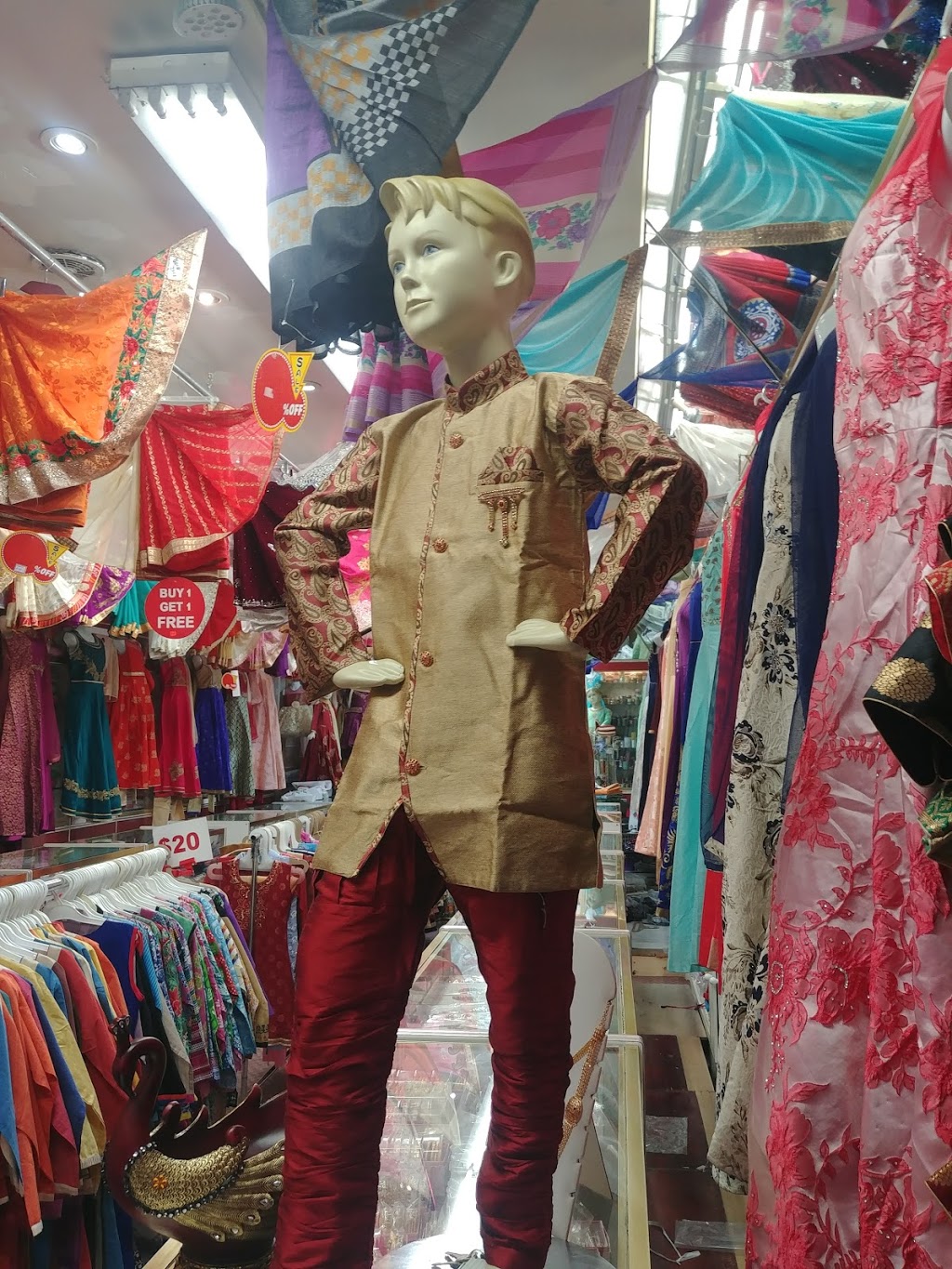 Rashi Silks House | 2649 Eglinton Ave E, Scarborough, ON M1K 2S2, Canada | Phone: (416) 264-1939