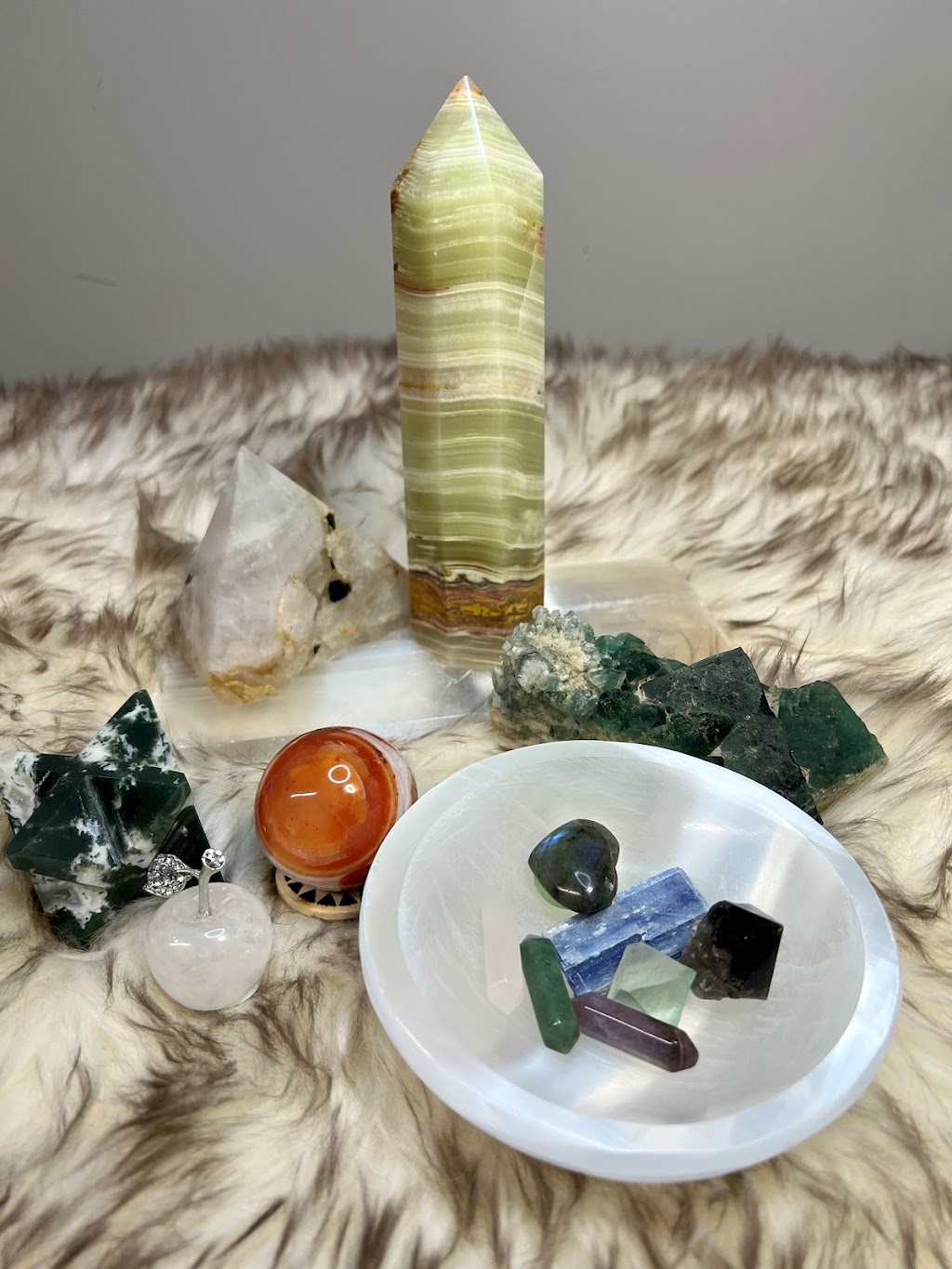 Chameleon Crystals | 54 Bartor Rd, North York, ON M9M 2G5, Canada | Phone: (647) 404-7291