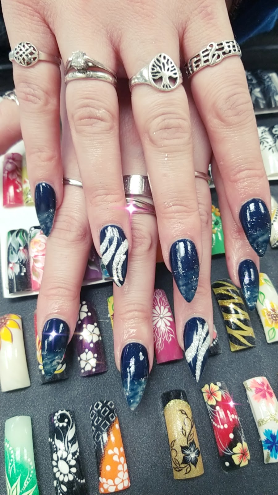 Deluxe Nails & Spa | 1077 N Service Rd #17, Mississauga, ON L4Y 1A5, Canada | Phone: (905) 306-9807