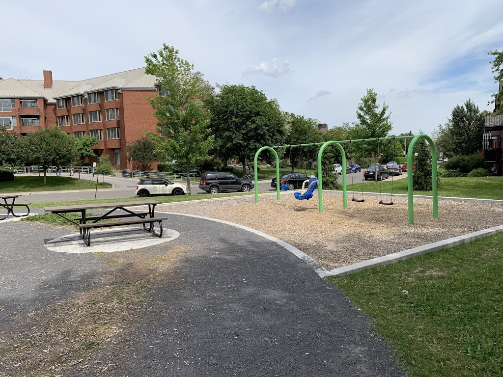Piscine Roger-Rousseau | 7501 Avenue Rondeau, Anjou, QC H1K 5A8, Canada | Phone: (514) 493-8236