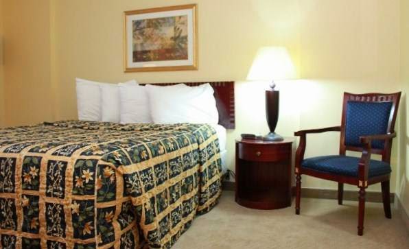Econo Lodge Causeway Bay | 4420 16 Ave NW, Calgary, AB T3B 0M4, Canada | Phone: (403) 288-7115