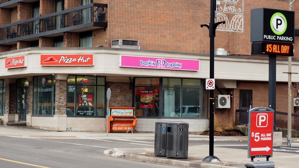 Pizza Hut Express | 5905 Victoria Ave, Niagara Falls, ON L2G 3L8, Canada | Phone: (905) 357-4040 ext. 210