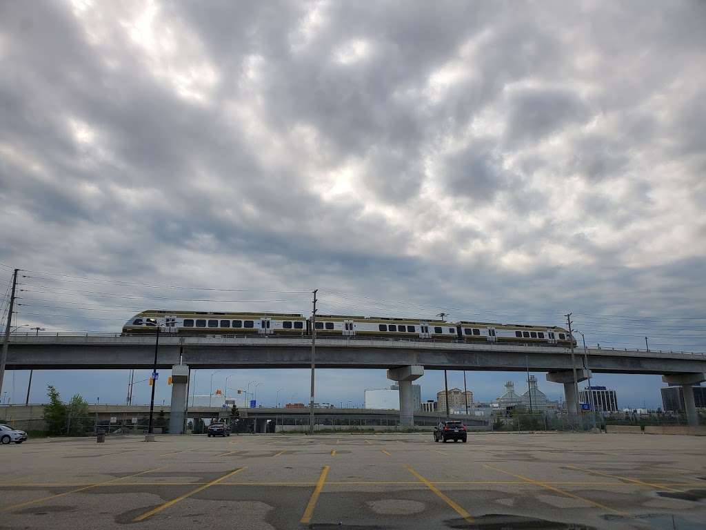 Cell Phone Waiting Area | 7 Network Rd, Mississauga, ON L4V 1B3, Canada | Phone: (416) 247-7678