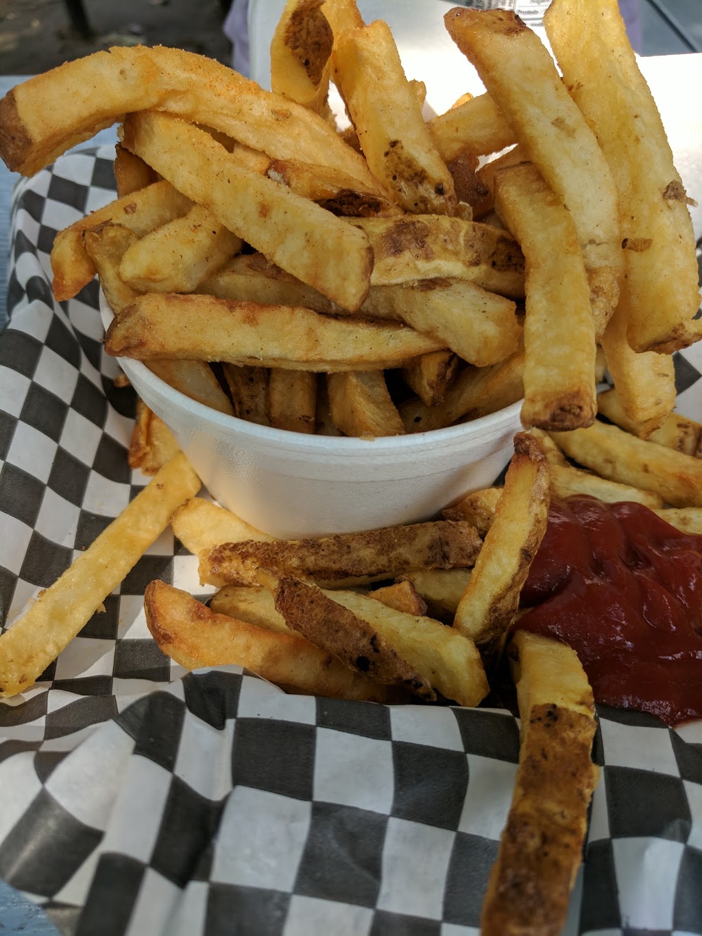 Oasis Drive-In | 22 Argyle St S, Caledonia, ON N3W 1E5, Canada | Phone: (905) 765-8881