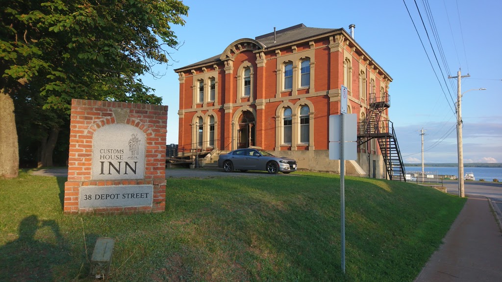 Customs House Inn | 38 Depot St, Pictou, NS B0K 1H0, Canada | Phone: (902) 485-4546