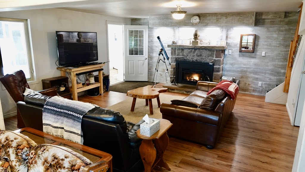 Red Bay Getaway | 81 Symon Ave, Mar, ON N0H 1X0, Canada | Phone: (519) 379-7309