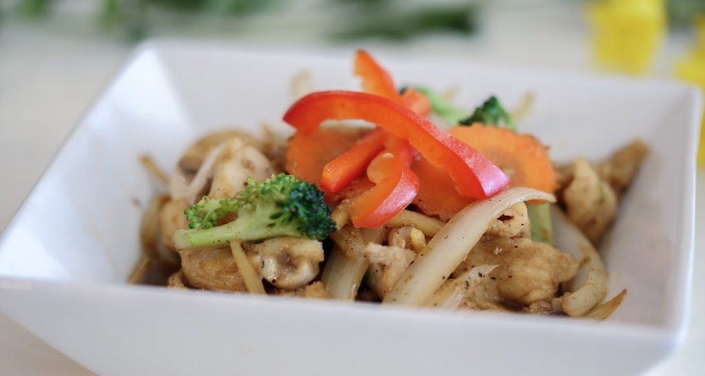 Siam Square Hut | 660 Eglinton Ave E #120, East York, ON M4G 2K2, Canada | Phone: (416) 486-7426