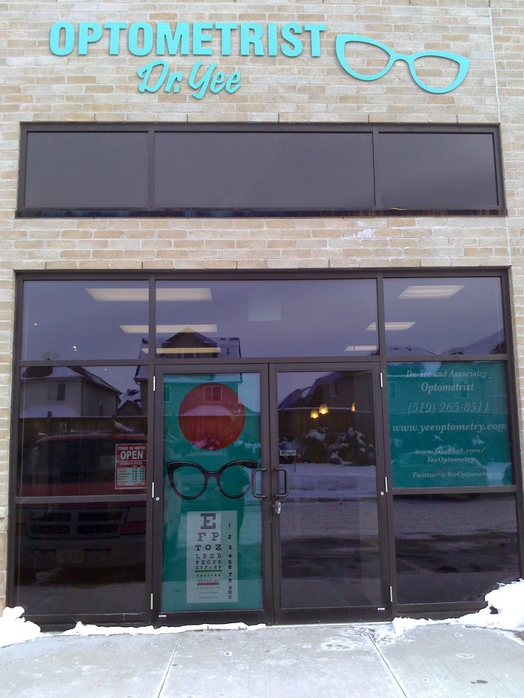 Dr. Yee and Associates, Optometrist | 1499 Gordon St #2, Guelph, ON N1L 1C9, Canada | Phone: (519) 265-8511