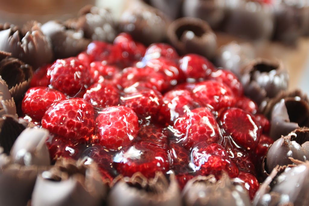 Chocolats Clair De Lune (Les) | 205 Rue Jean Juneau, Saint-Augustin-de-Desmaures, QC G3A 2W1, Canada | Phone: (418) 878-1550