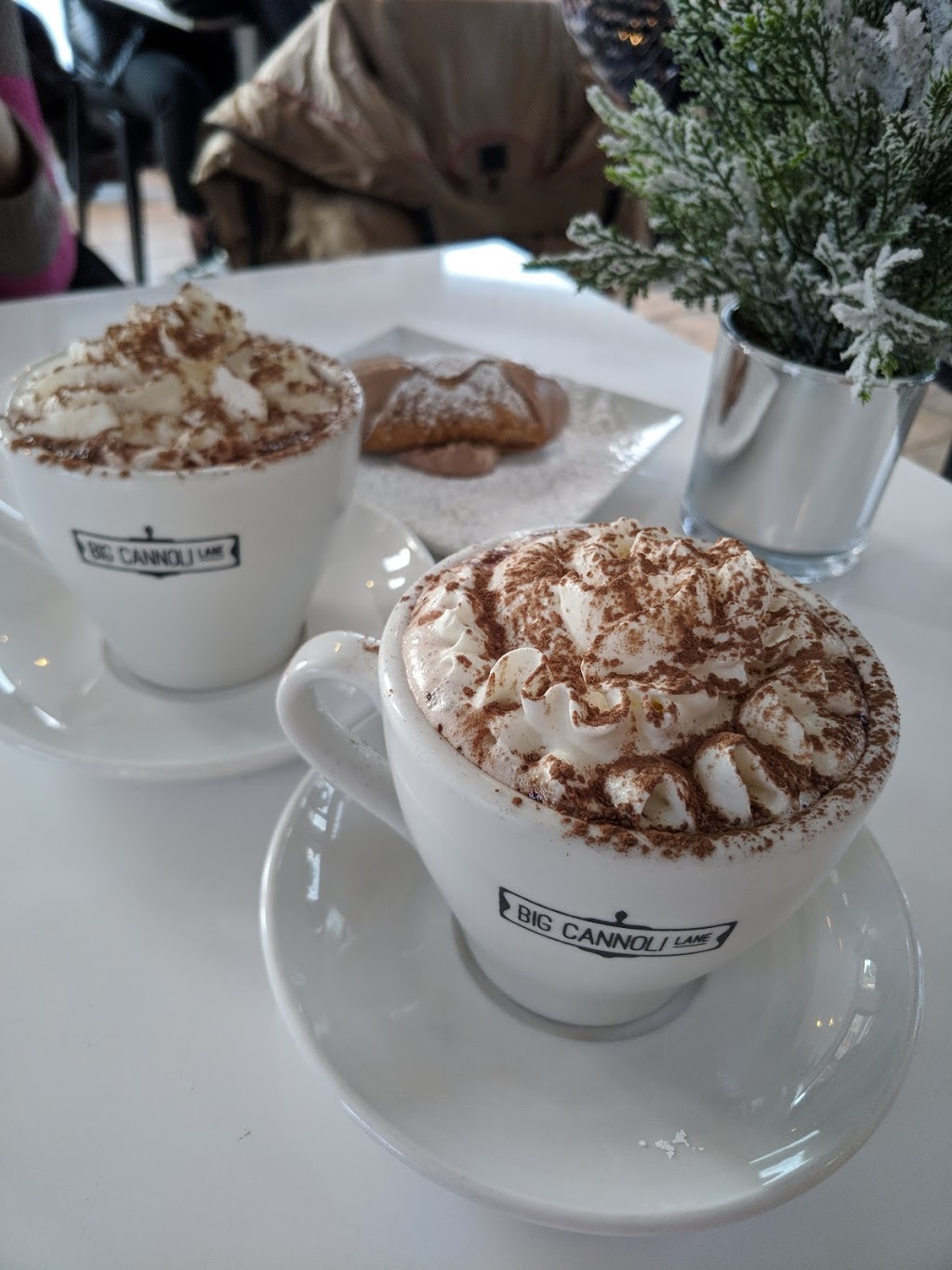 Big Cannoli Lane | 140 Woodbridge Ave, Woodbridge, ON L4L 2S7, Canada | Phone: (905) 605-5263