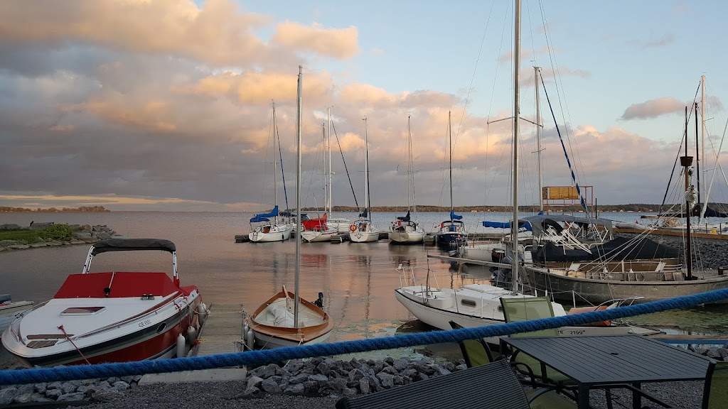 Harbourview Marina Restaurant | 5 Bay St W, Brighton, ON K0K 1H0, Canada | Phone: (613) 475-1515