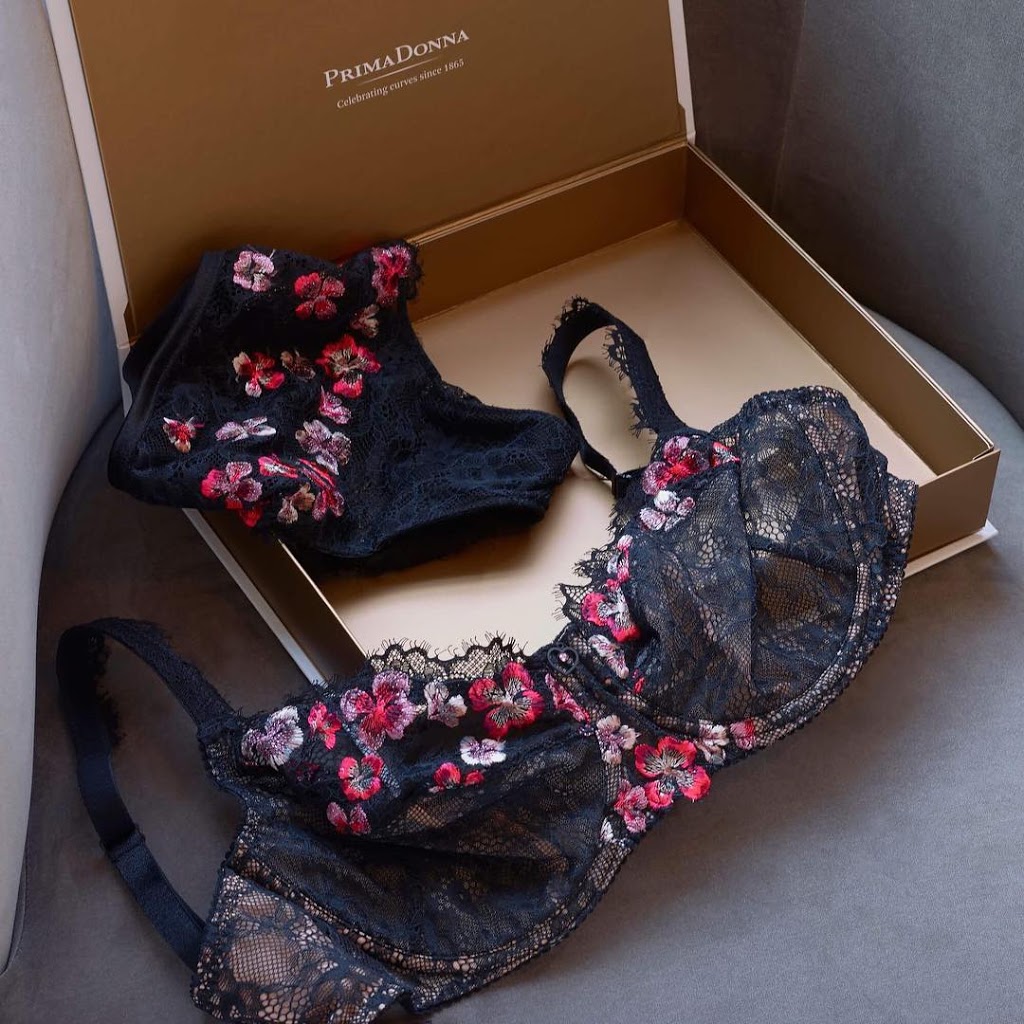 Les Saisons Lingerie | West Edmonton Mall, 8882 170 Street Northwest Unit 2357, Edmonton, AB T5T 4M2, Canada | Phone: (780) 444-4992