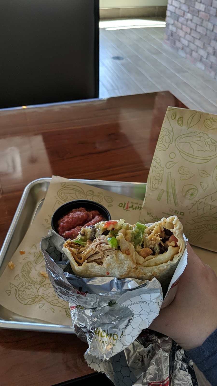 Mucho Burrito Fresh Mexican Grill | 223 North Service Rd W, Oakville, ON L6M 2G2, Canada | Phone: (905) 338-2002