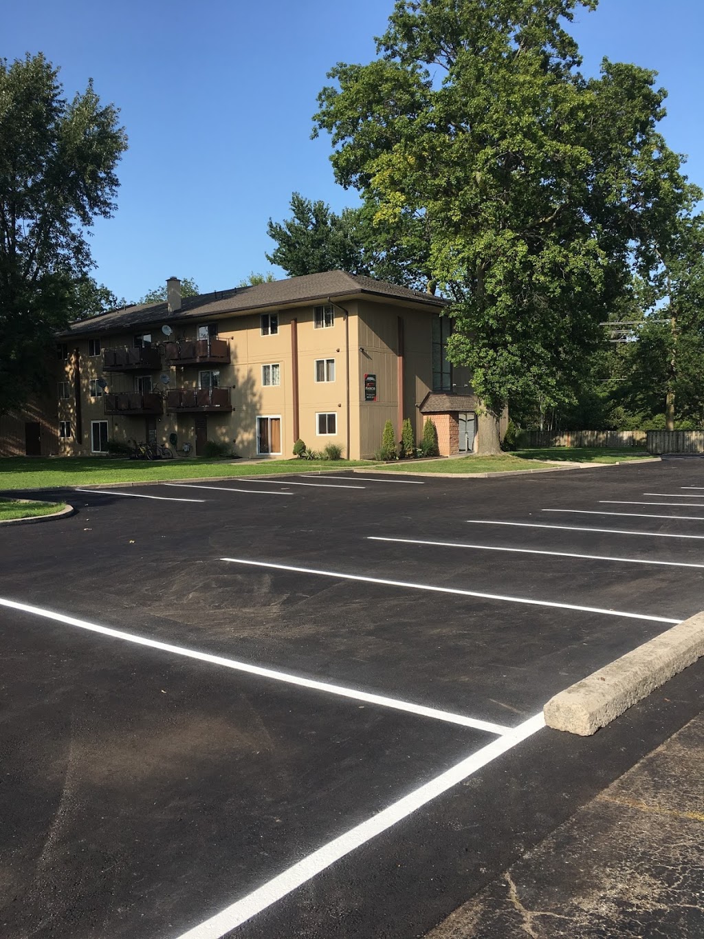 Fabco properties | 5821 Hennepin Crescent, Niagara Falls, ON L2G 2Z8, Canada | Phone: (905) 931-3771