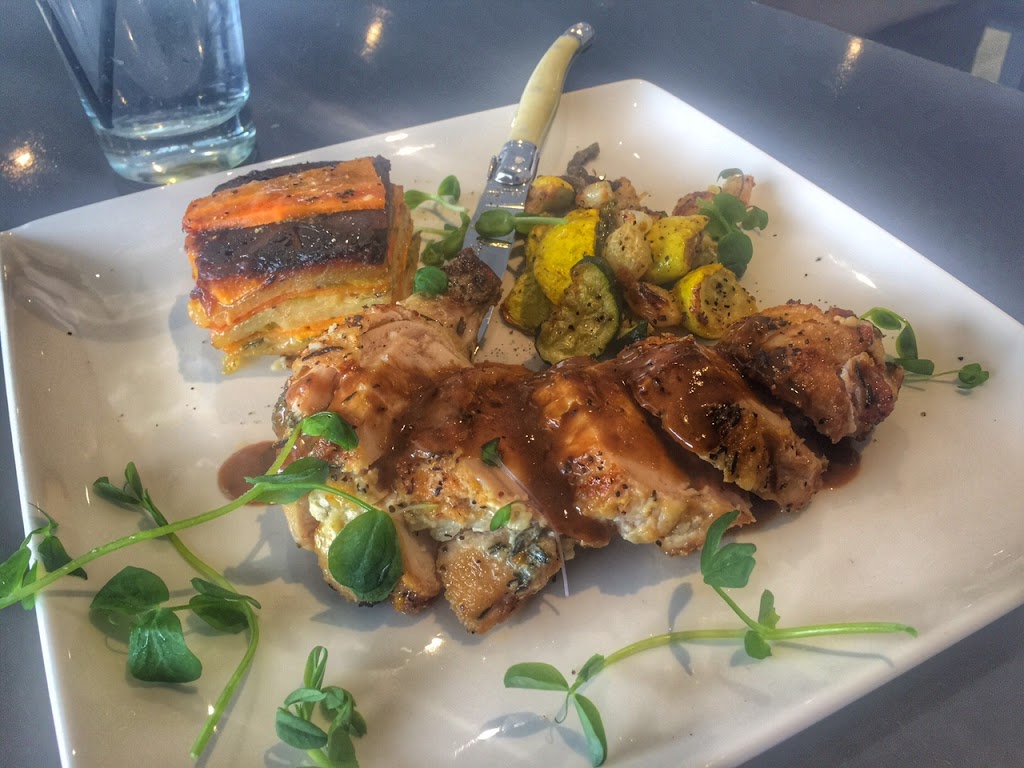 Iggys Grill Bar Patio | 8525 Mississauga Rd, Brampton, ON L6Y 0C1, Canada | Phone: (905) 455-9095