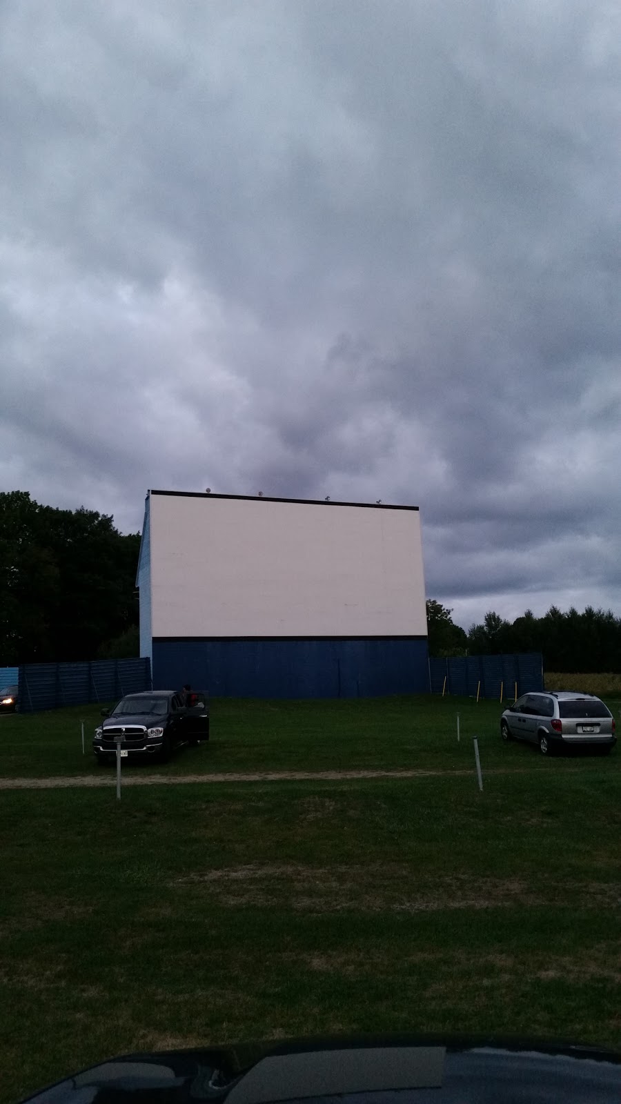 Midland Drive-In | 1299 The Angela Schmidt Foster Rd, Wyebridge, ON L0K 2E0, Canada | Phone: (705) 526-2411