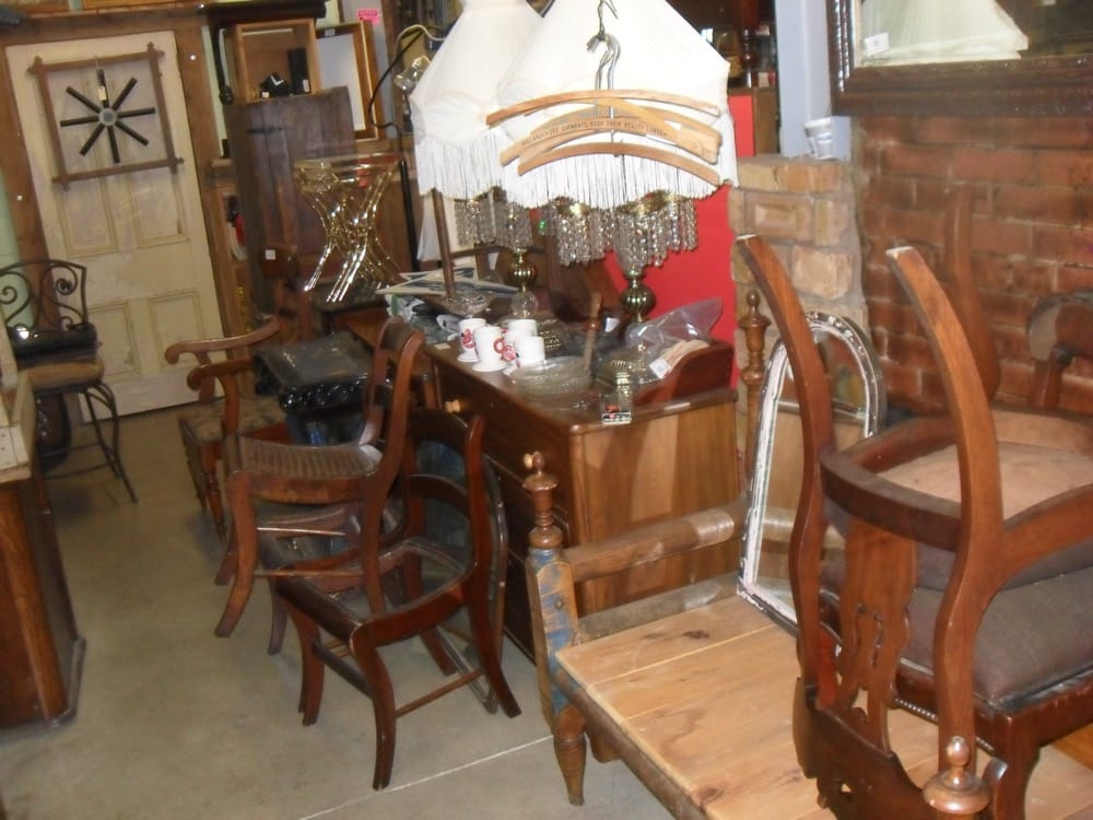 TwoJJs Auctions | 49 Cedar St, Cambridge, ON N1S 1V4, Canada | Phone: (519) 623-4050