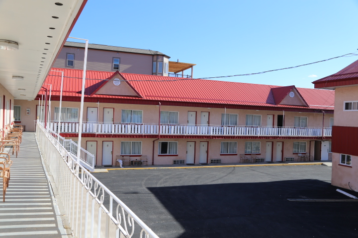 Penticton Slumber Lodge Motel | 274 Lakeshore Dr W, Penticton, BC V2A 1B8, Canada | Phone: (250) 492-4008