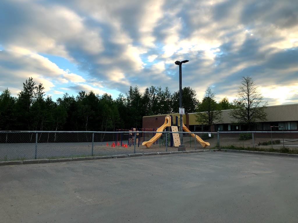 École Montagnac | 570 Chemin du Tour-du-Lac, Lac-Beauport, QC G3B 0W1, Canada | Phone: (418) 634-5542