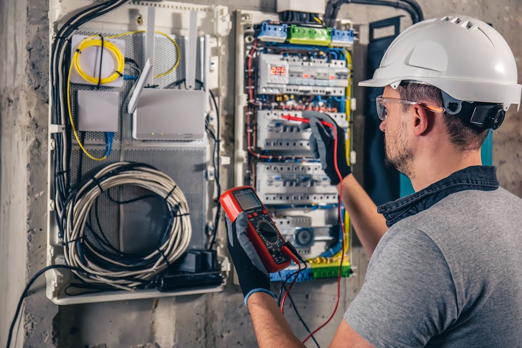 Deltec Électrique Inc. | 32 Imp. de Versailles, Cantley, QC J8V 0K7, Canada | Phone: (819) 328-7155