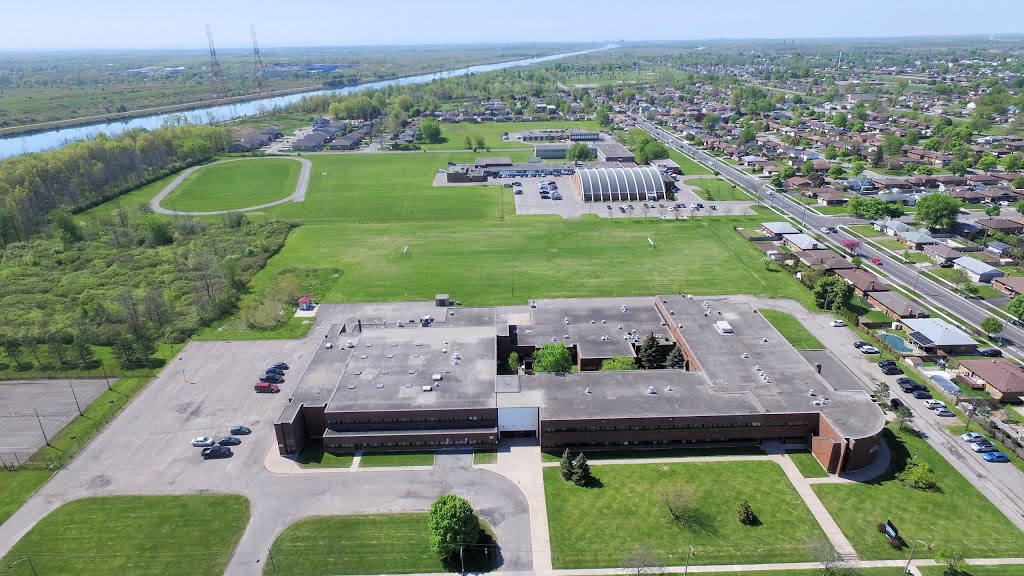 School Secondary Confédération | 670 Tanguay Ave, Welland, ON L3B 4G2, Canada | Phone: (905) 732-1361