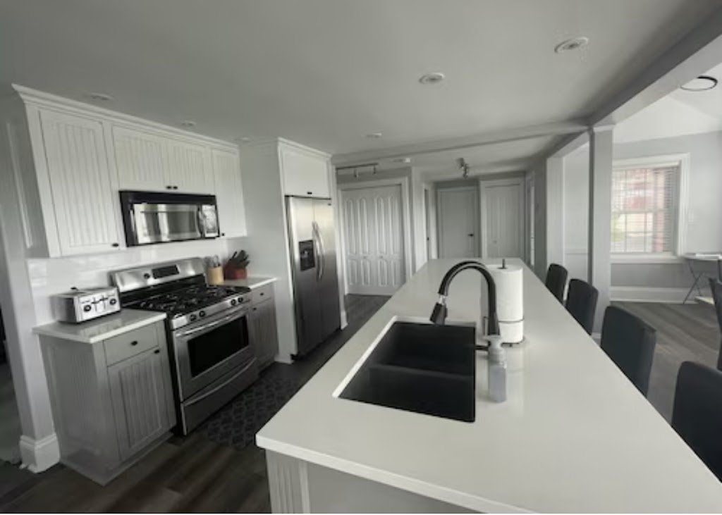 Breakwater Beach House | 7 Breakwater Rd, New Glasgow, PE C0A 1N0, Canada | Phone: (613) 983-8398