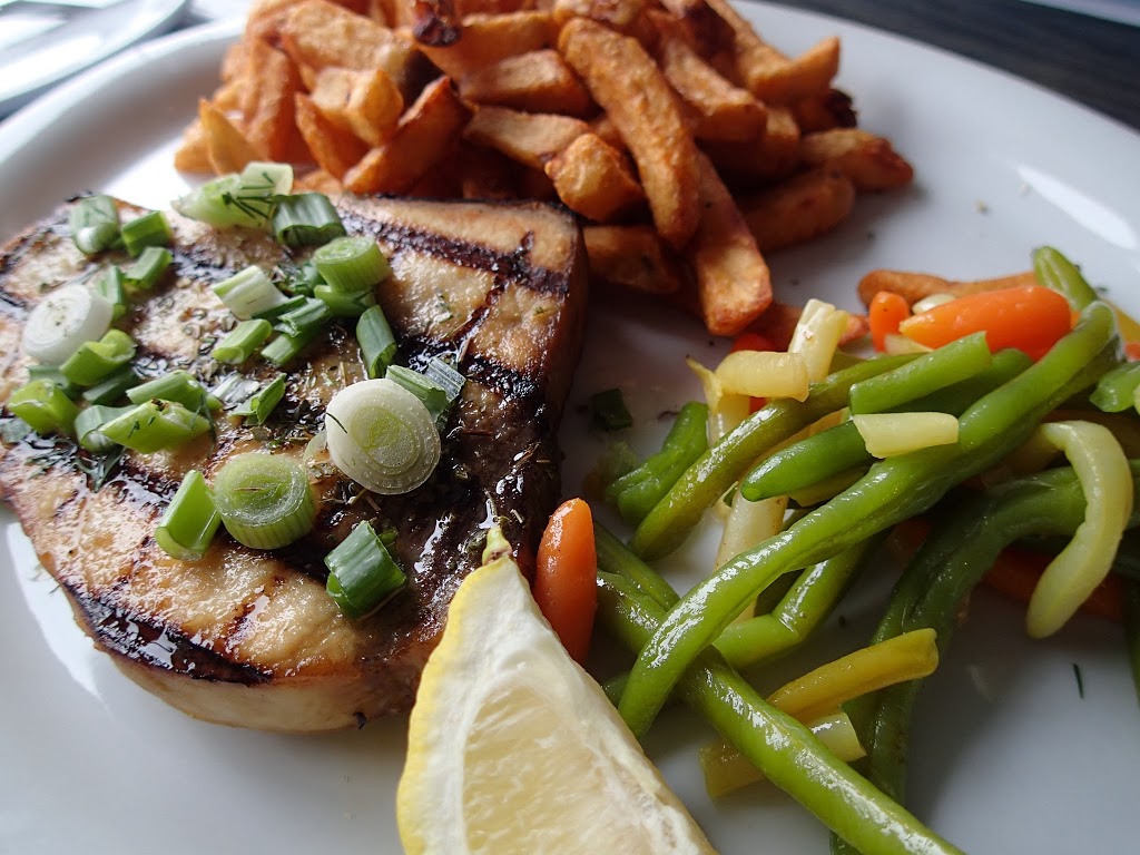 Restaurant Cape Cod | 160 Rue Sainte-Anne, Sainte-Anne-de-Bellevue, QC H9X 1M6, Canada | Phone: (514) 457-0081