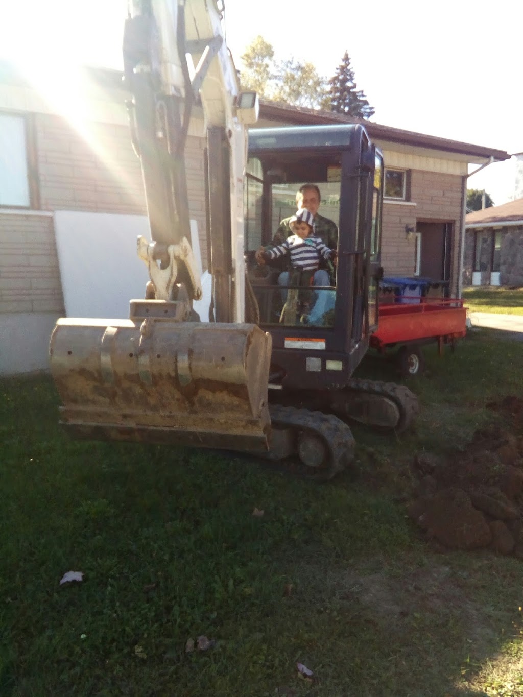 Mini Excavation PH | 3900 Boulevard Saint-Jean, Trois-Rivières, QC G9B 2M7, Canada | Phone: (819) 372-6167