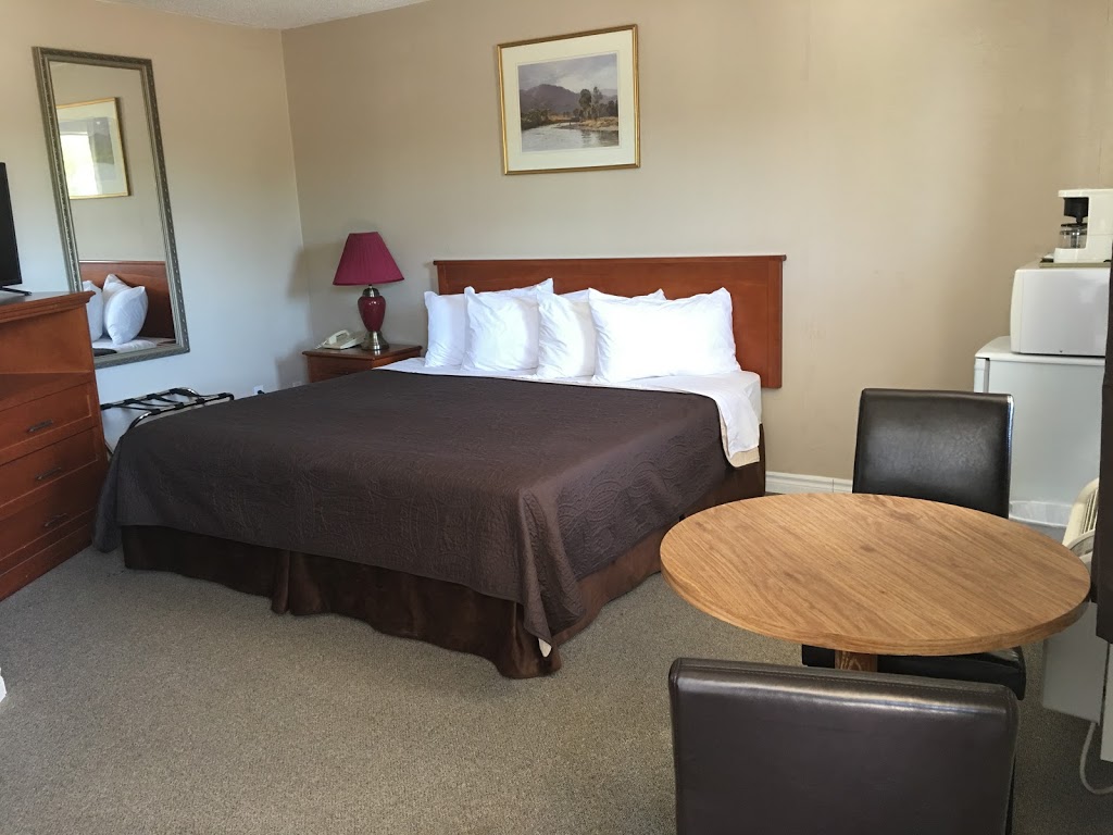 Silver Star Motel | 748 Yonge St, Midland, ON L4R 2E5, Canada | Phone: (705) 526-6571