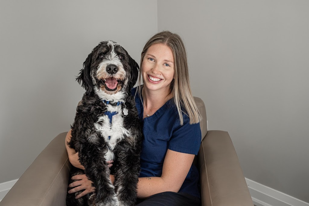Mac Animal Clinic | 1026 Speers Rd, Oakville, ON L6L 2X4, Canada | Phone: (905) 844-6786