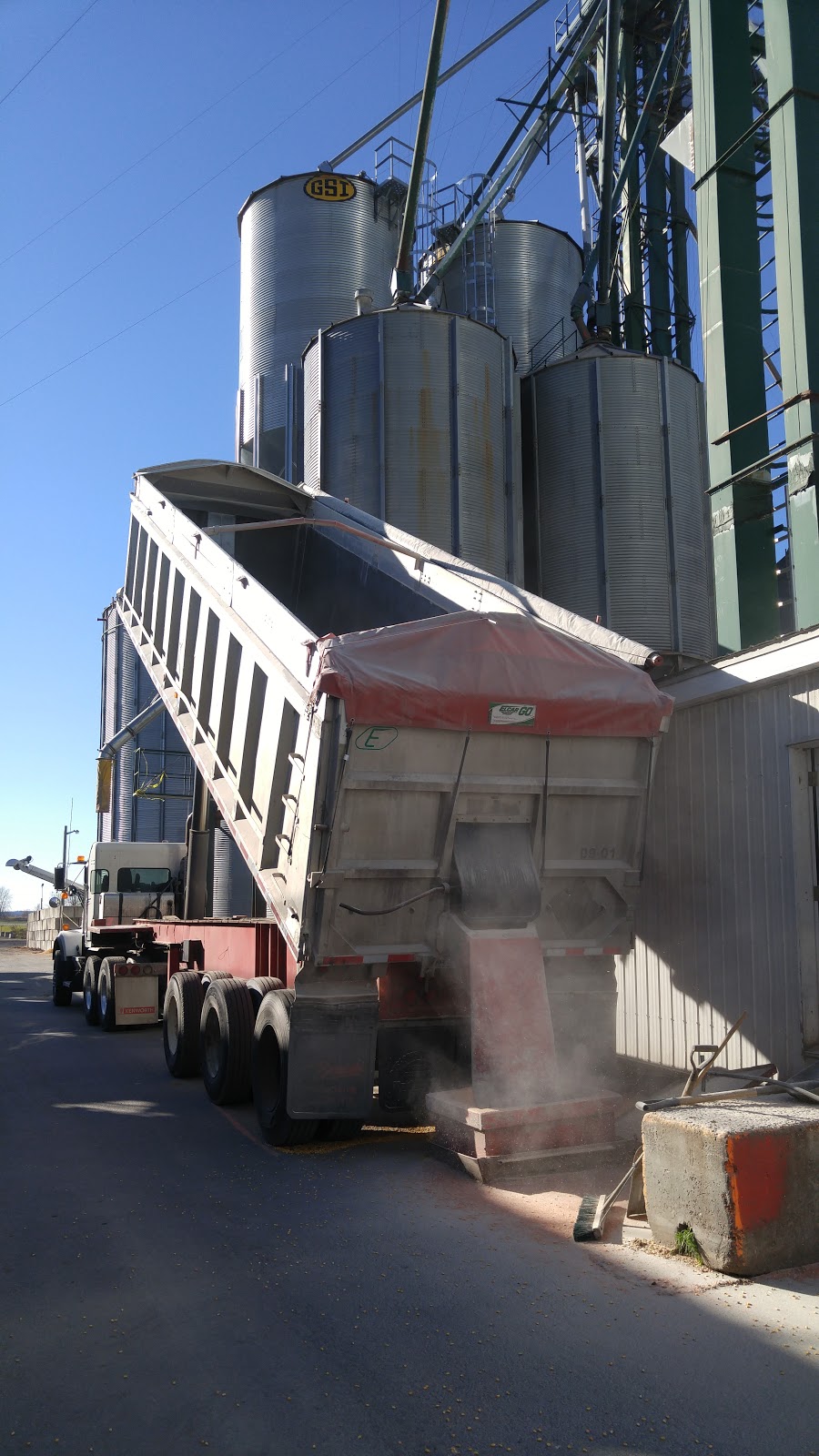 LA COOP COVILAC | 40 Rue de lÉglise, Baie-du-Febvre, QC J0G 1A0, Canada | Phone: (450) 783-6491