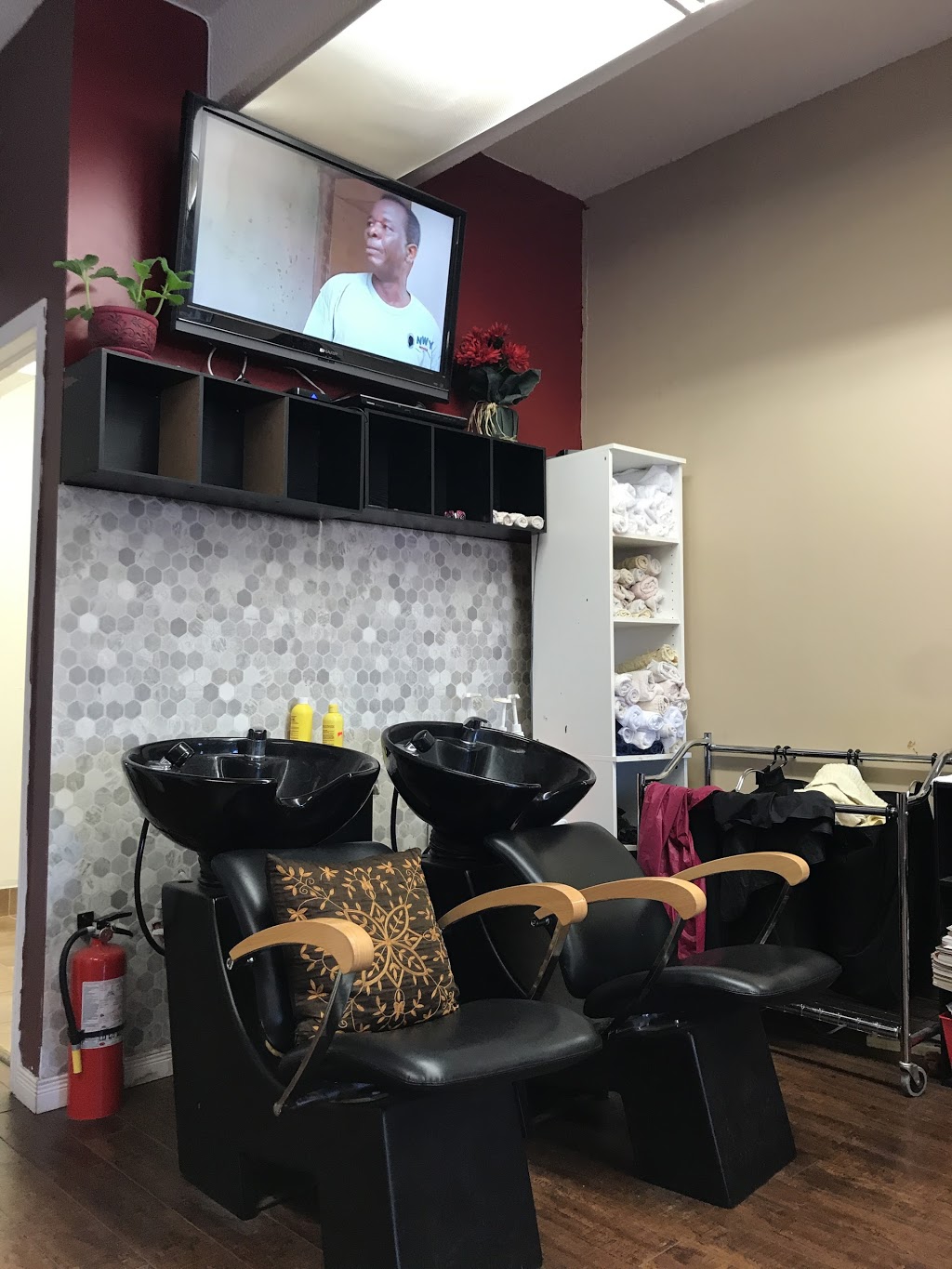 Pendula Hair | 57 Essa Rd, Barrie, ON L4N 3K5, Canada | Phone: (705) 252-7403