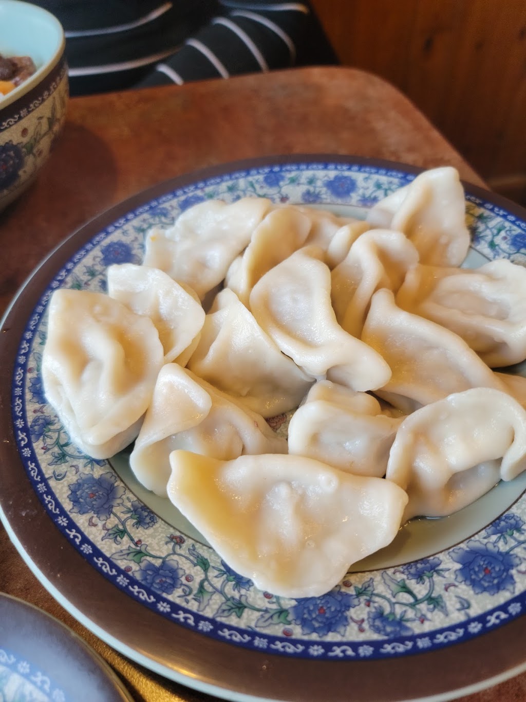 Wei Xiang Yuan Restaurant | 1088 Main St W, Hamilton, ON L8S 1B3, Canada | Phone: (905) 297-4702