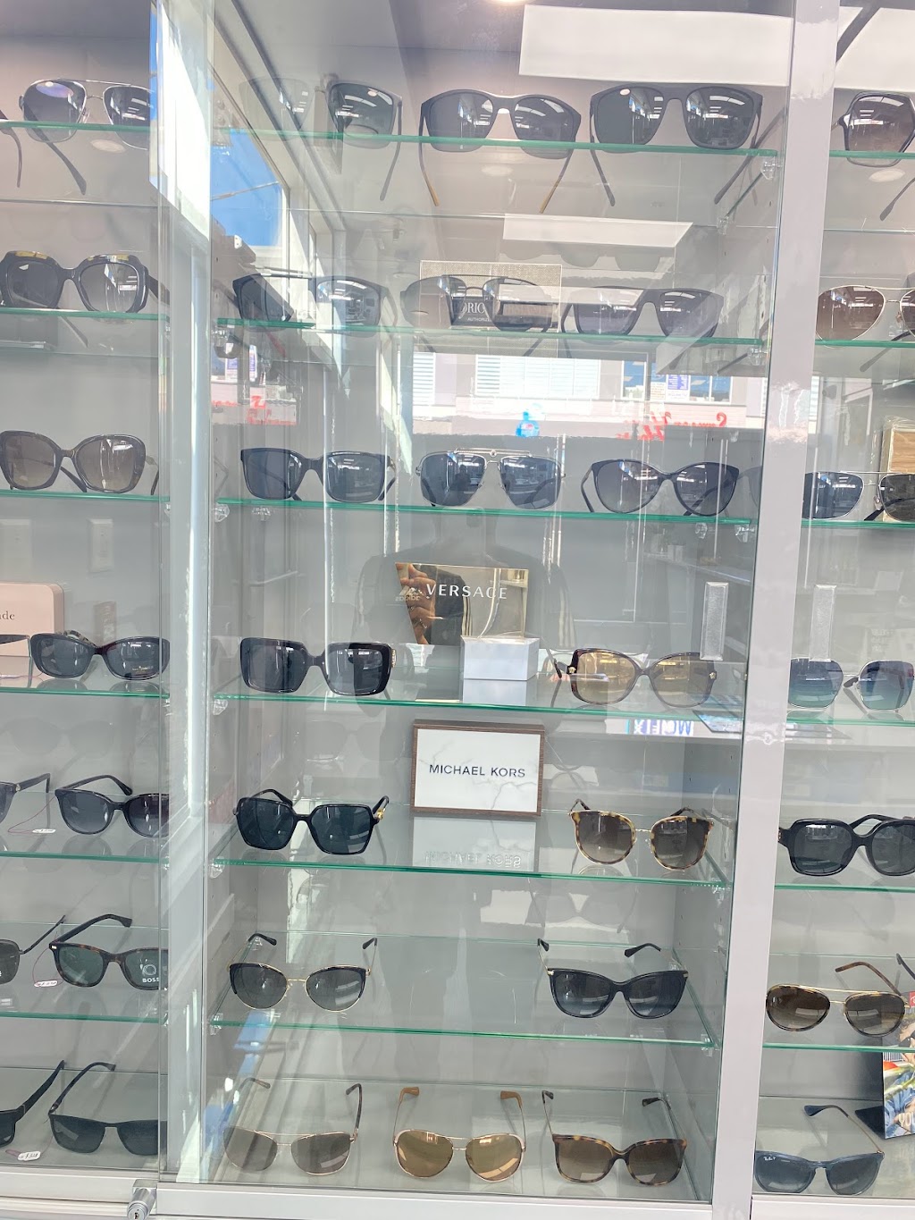 Aroma Optical | 260300 Writing Creek Cres, Unit D-39 Balzac, Calgary, AB T4A 0X8, Canada | Phone: (403) 688-6666
