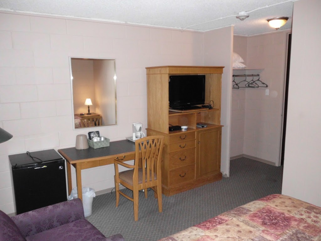Lundar Motor Hotel | Highway 6 at Main St., Lundar, MB R0C 1Y0, Canada | Phone: (204) 762-5566