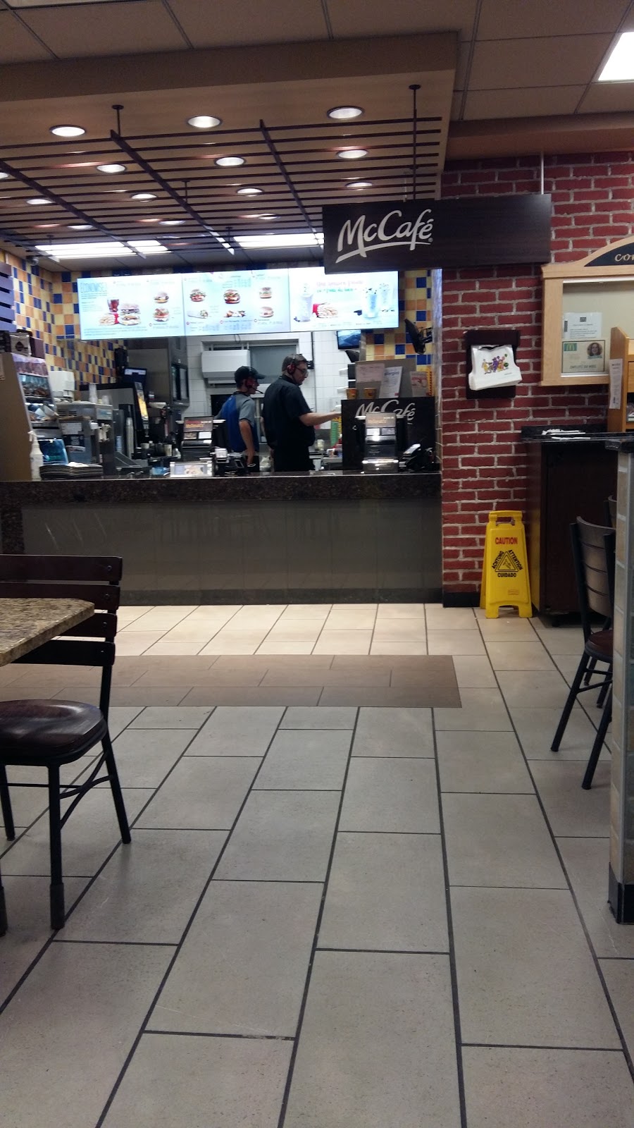 McDonalds | 2015 QC-112, Saint-Césaire, QC J0L 1T0, Canada | Phone: (450) 469-3535