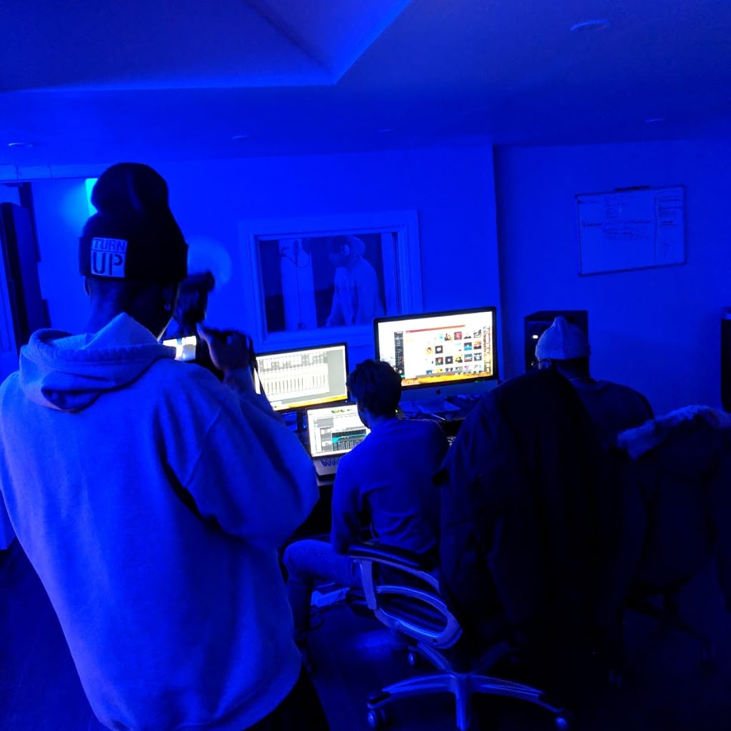 Studio Thirteen32 | 50 Weybright Ct #43, Scarborough, ON M1S 5A8, Canada | Phone: (416) 830-7346