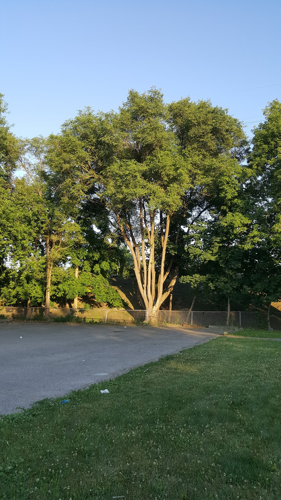 Prairie Drive Park | 70 Prairie Dr, Scarborough, ON M1L 1L5, Canada | Phone: (416) 338-4386