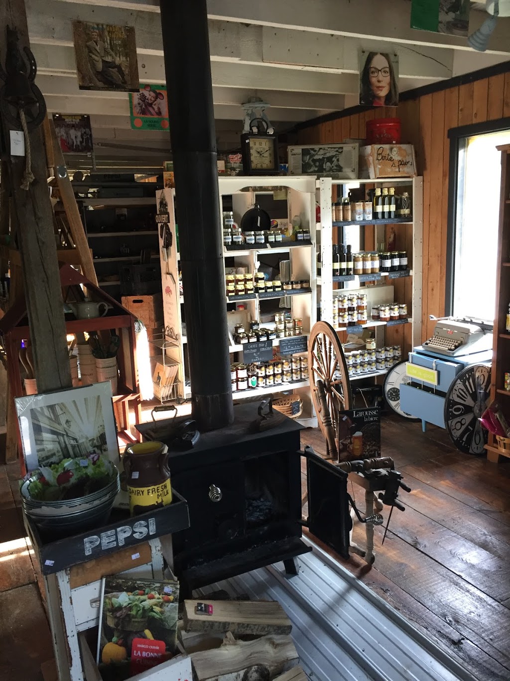 Magasin Général Petit Moulin | 168 Chem. des Valois, Sainte-Marcelline-de-Kildare, QC J0K 2Y0, Canada | Phone: (450) 883-0905