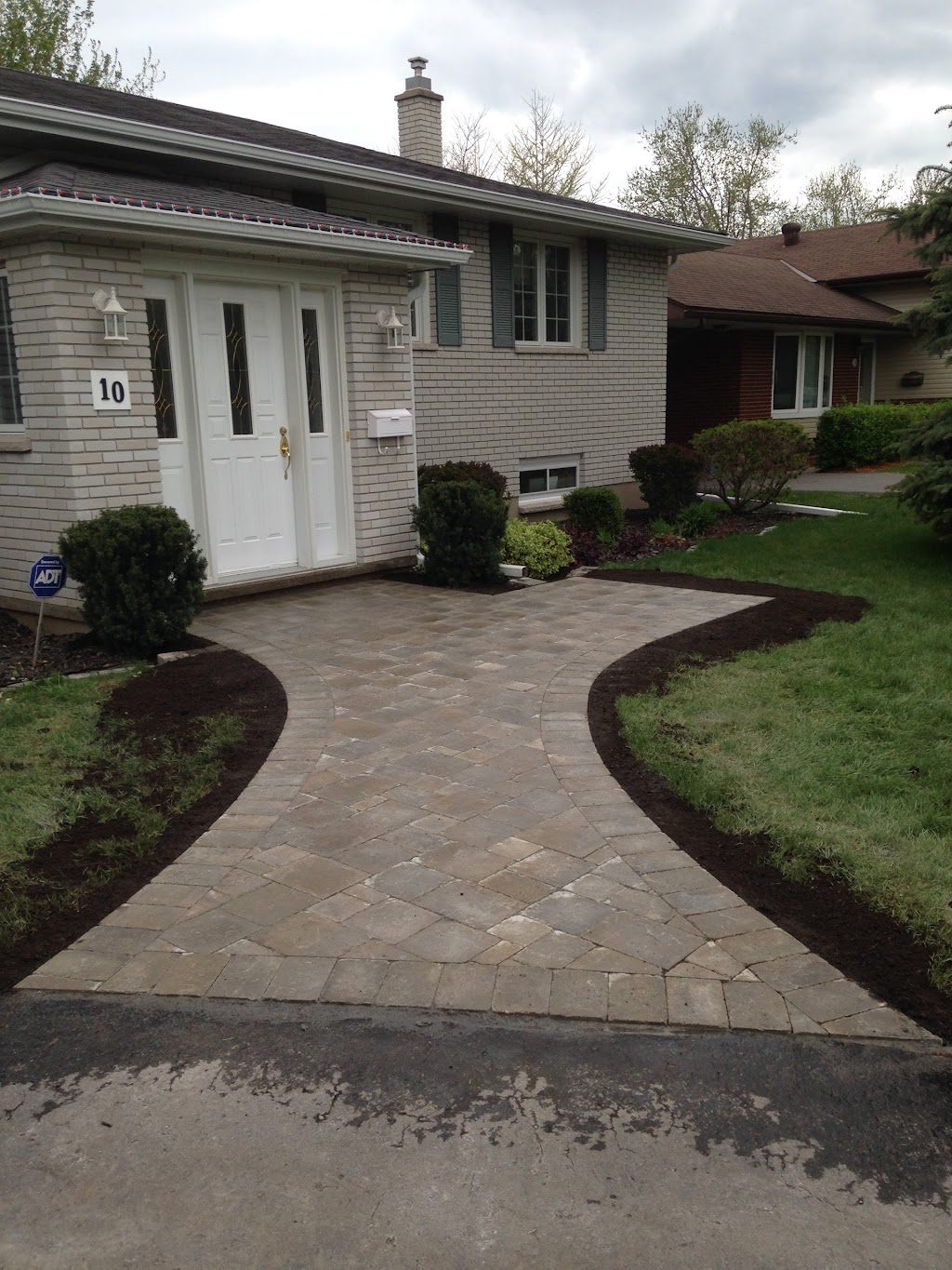 Kingston Interlocking Paving Stone | 2883 Leeman Rd, Elginburg, ON K0H 1M0, Canada | Phone: (613) 547-6411